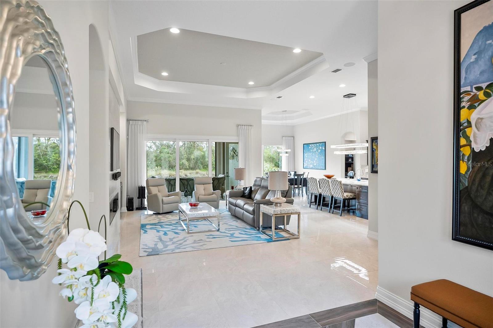 32 CREEKSIDE DR