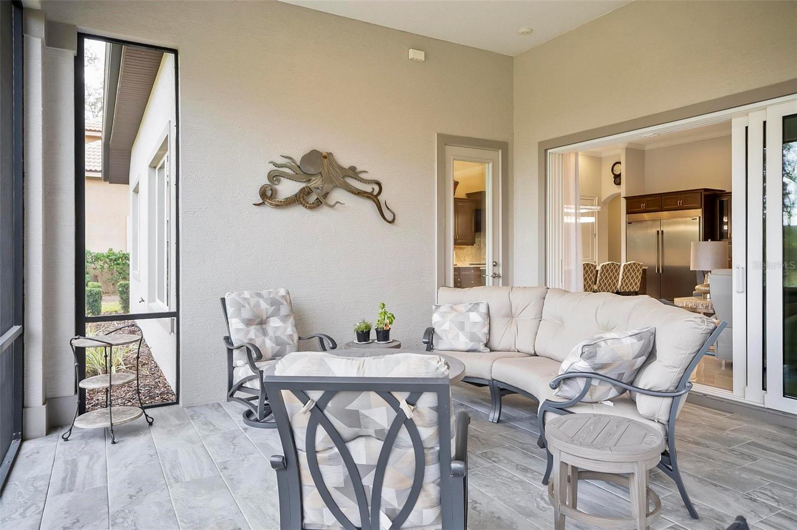 32 CREEKSIDE DR
