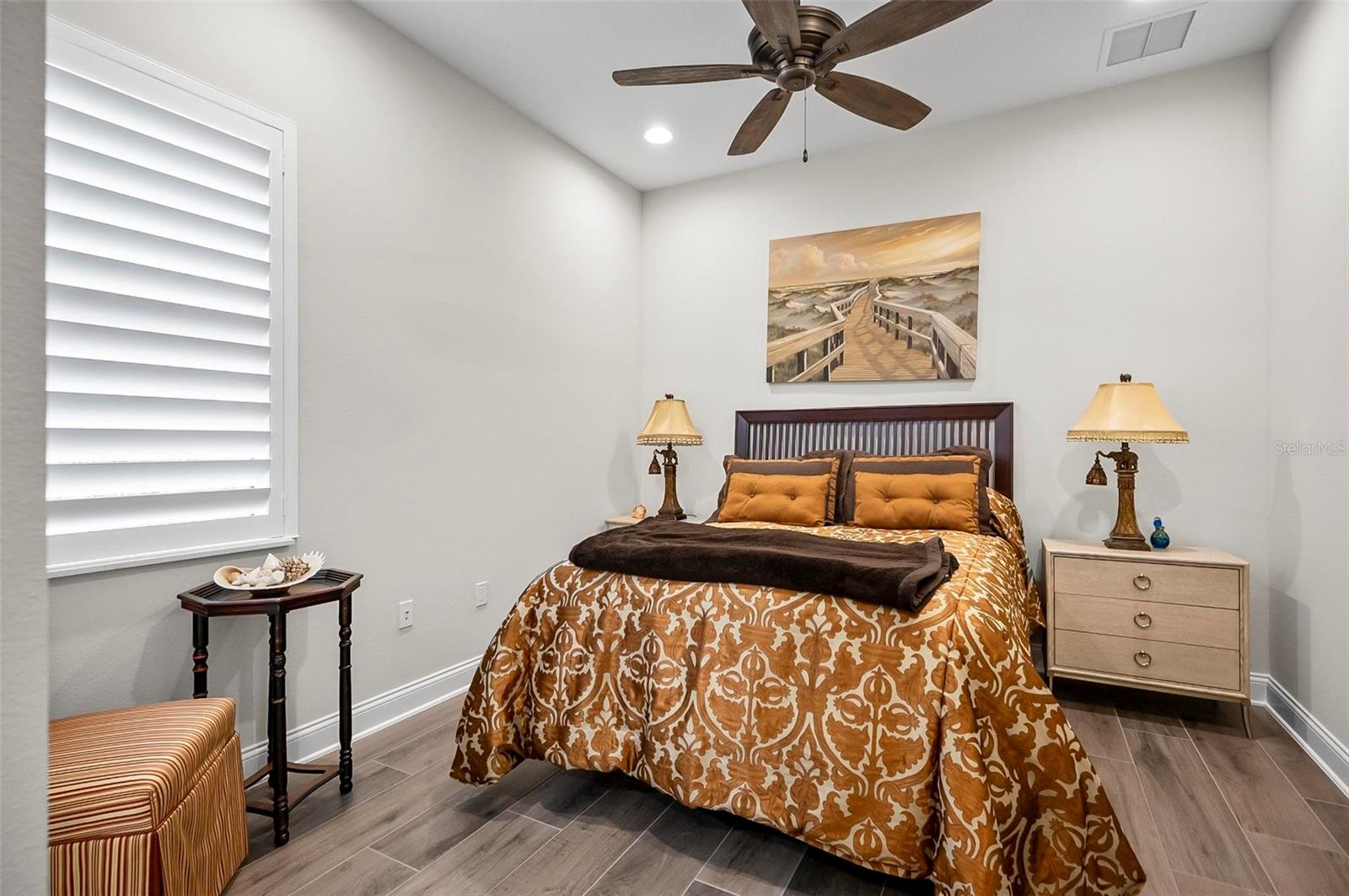 32 CREEKSIDE DR