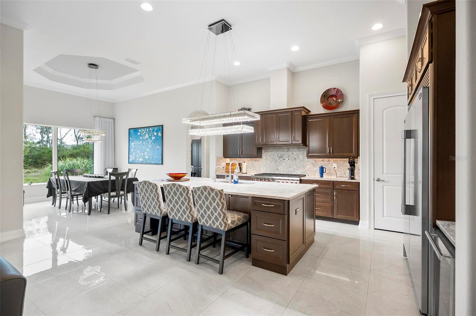 32 CREEKSIDE DR
