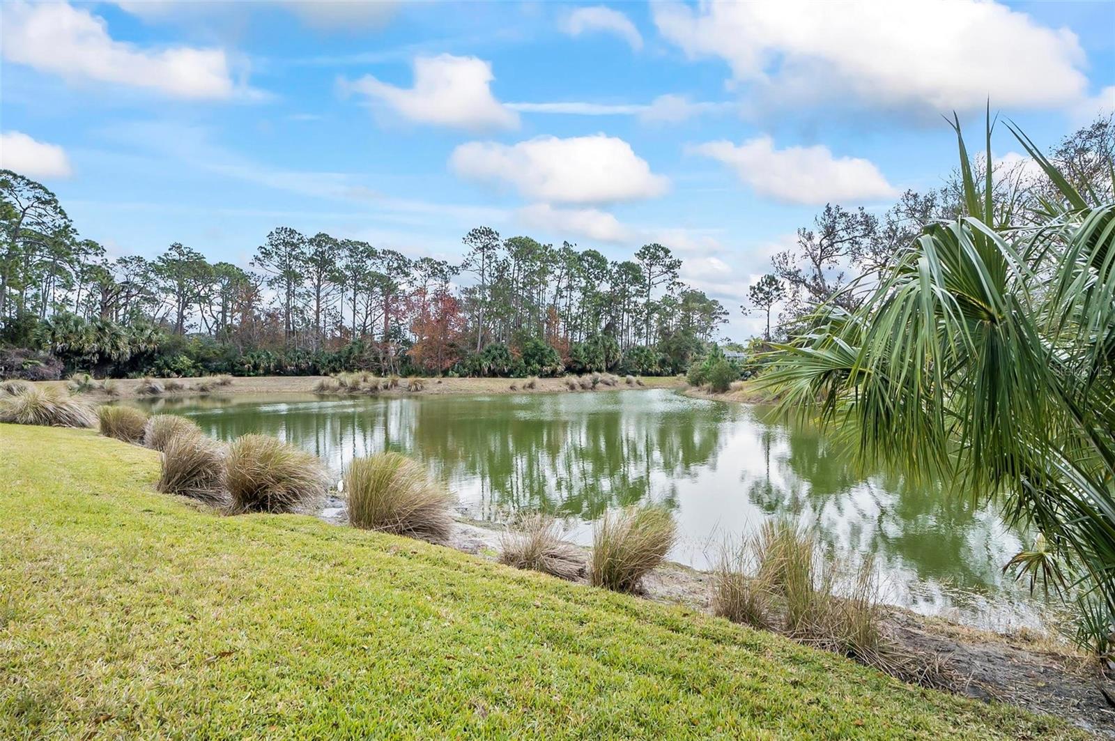 32 CREEKSIDE DR