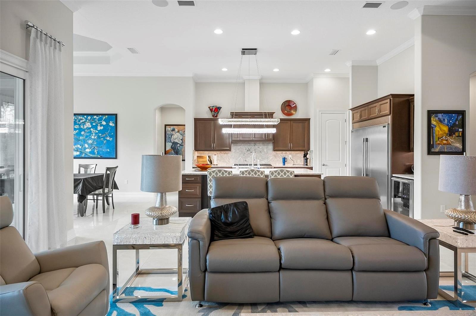 32 CREEKSIDE DR