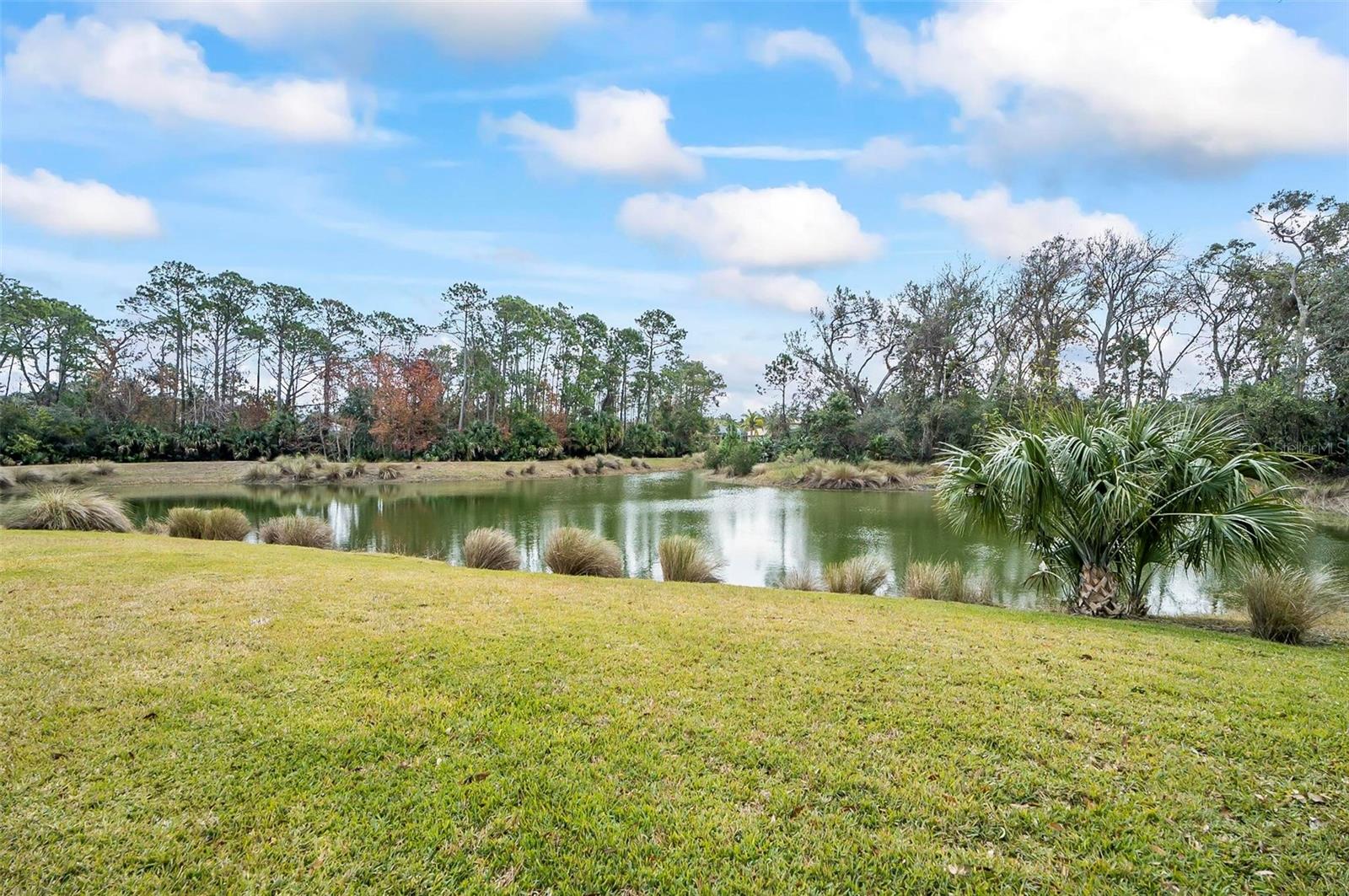 32 CREEKSIDE DR