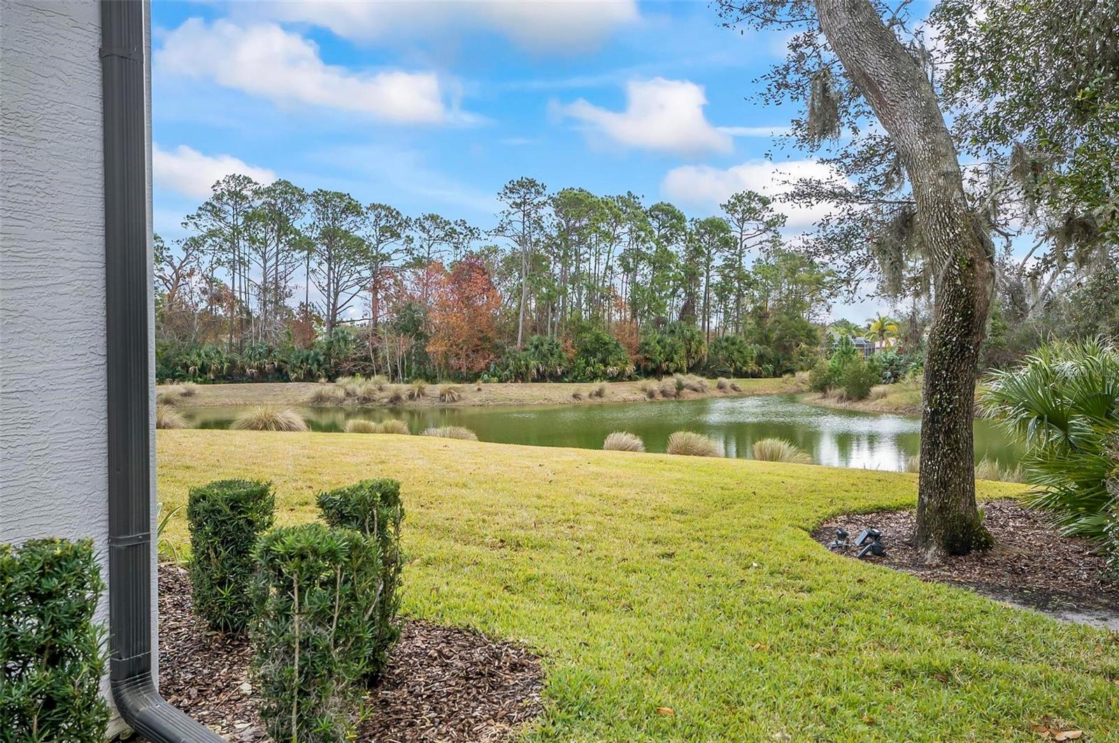 32 CREEKSIDE DR