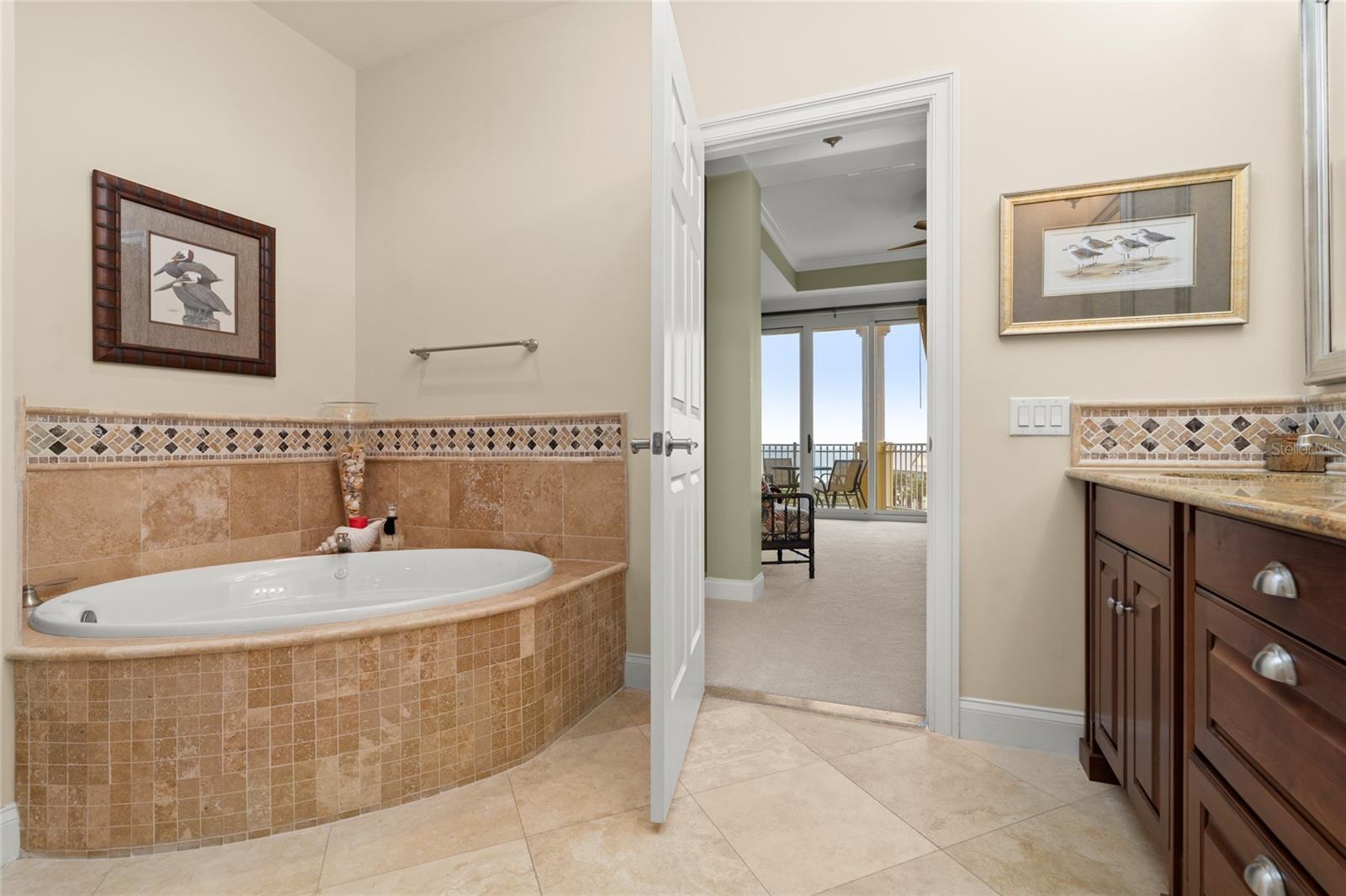 200 OCEAN CREST DR #552