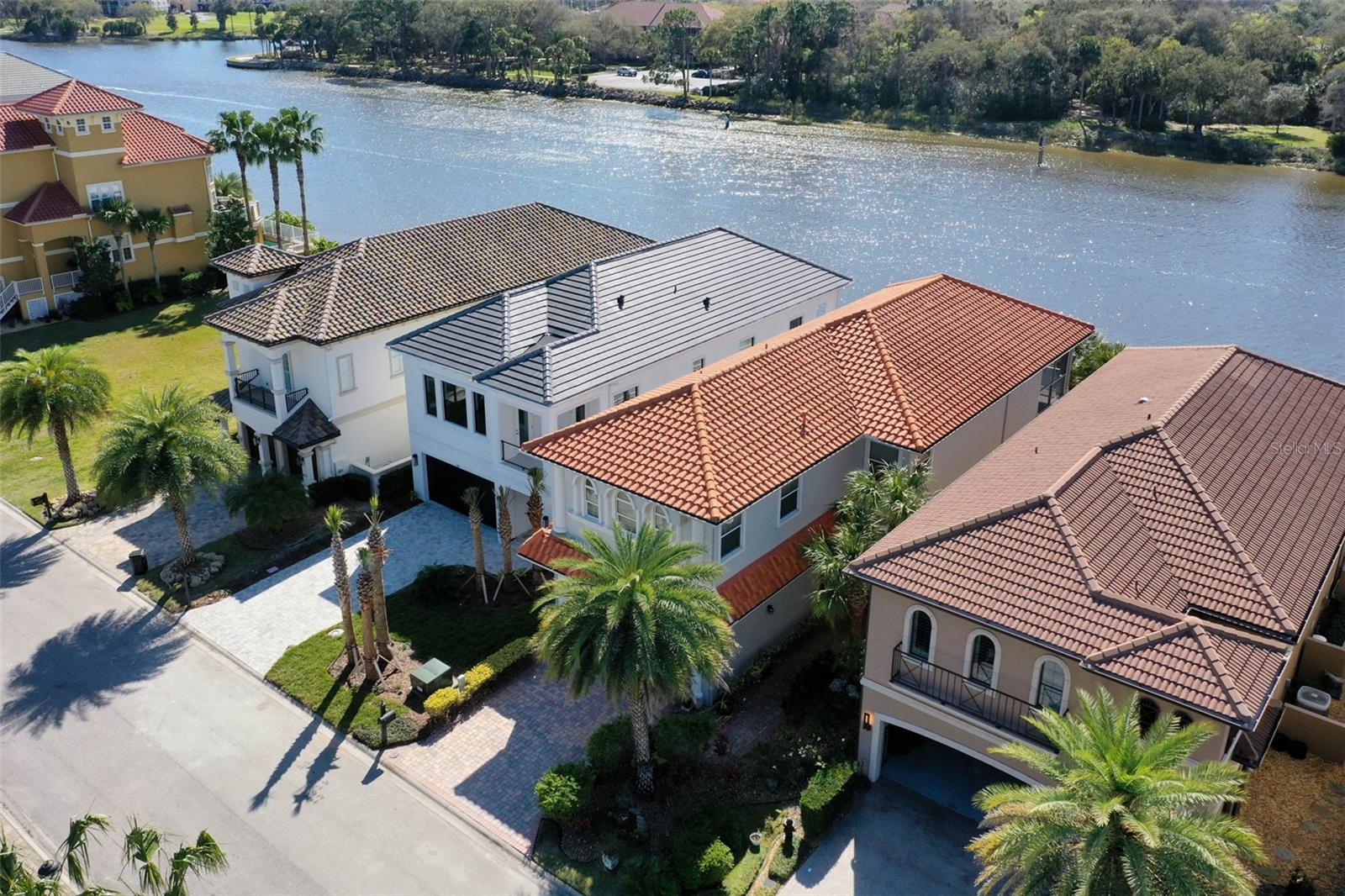 262 YACHT HARBOR DR