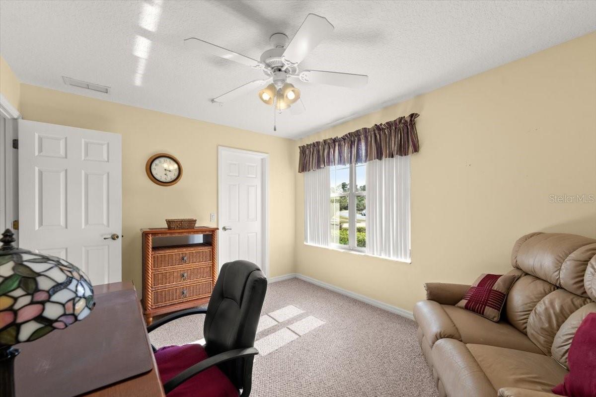 17 LAKESIDE PL E