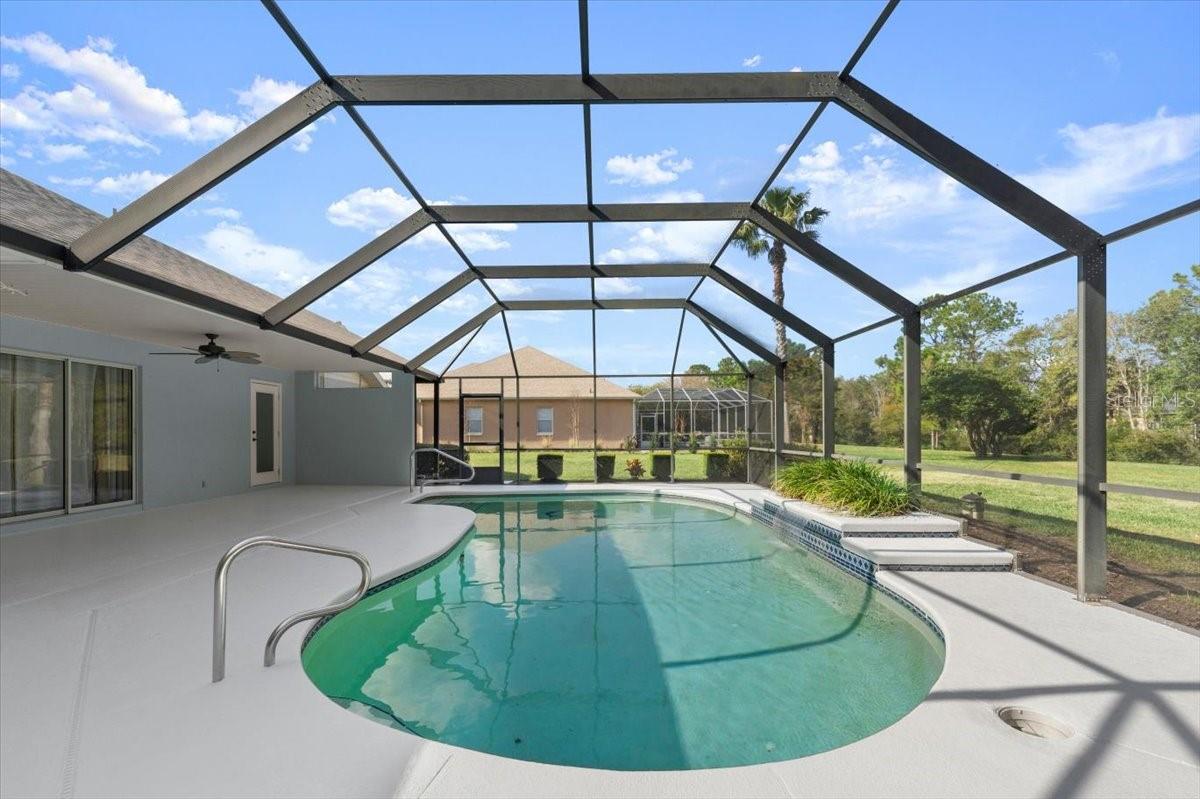 17 LAKESIDE PL E