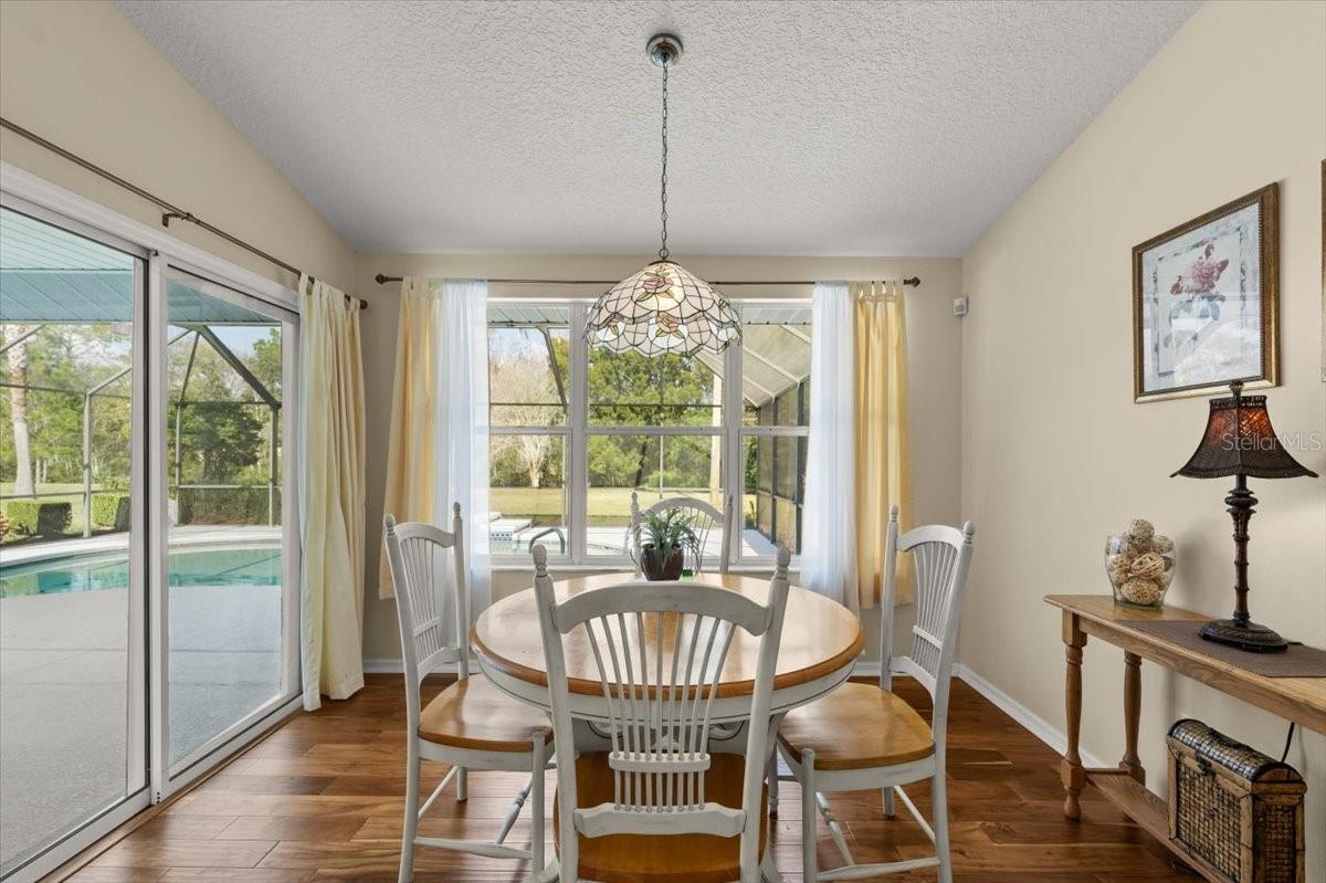 17 LAKESIDE PL E
