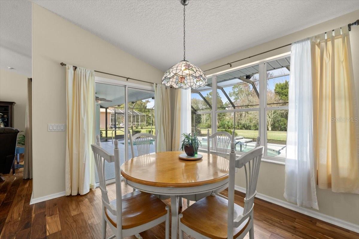 17 LAKESIDE PL E