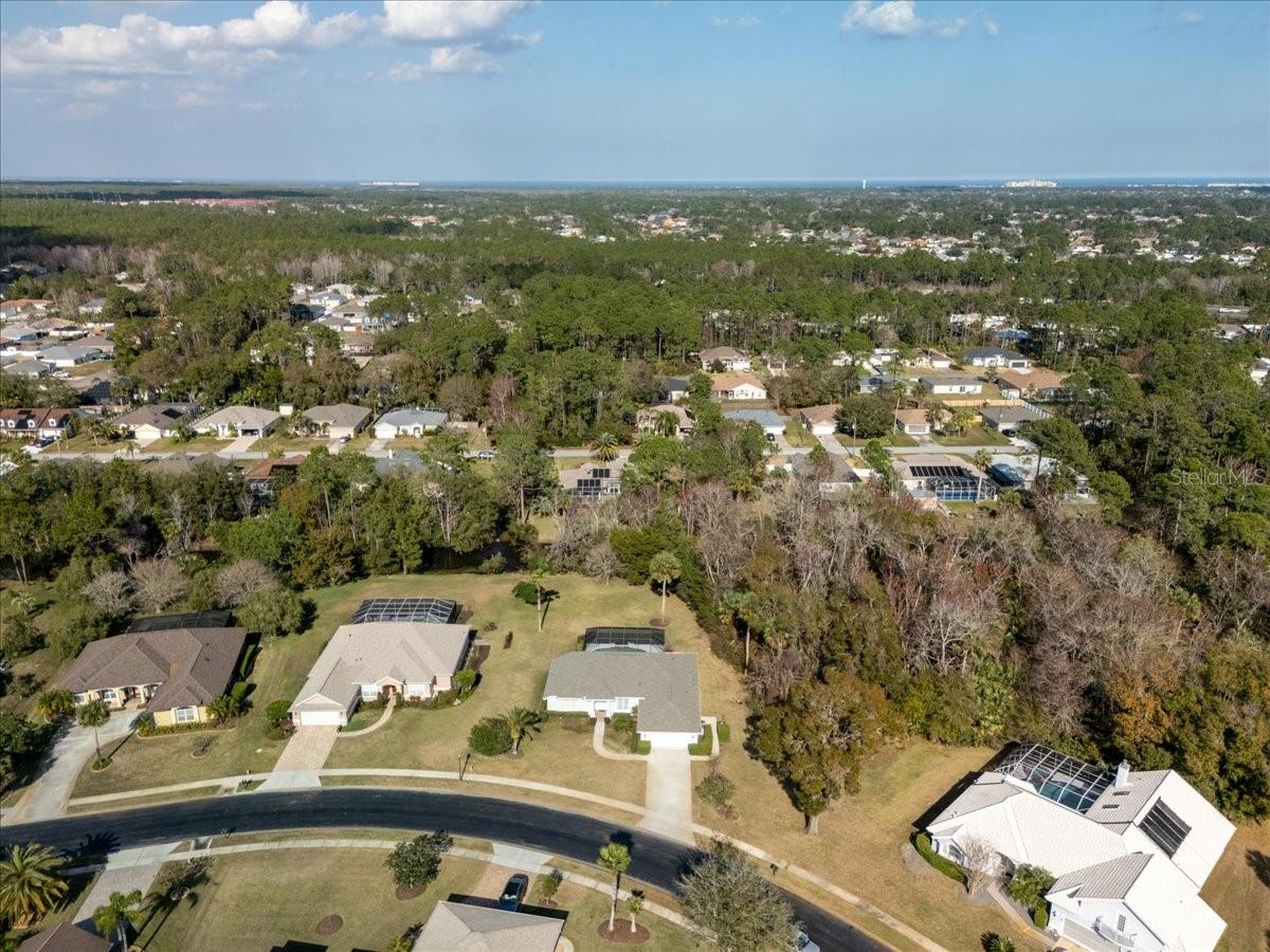 17 LAKESIDE PL E