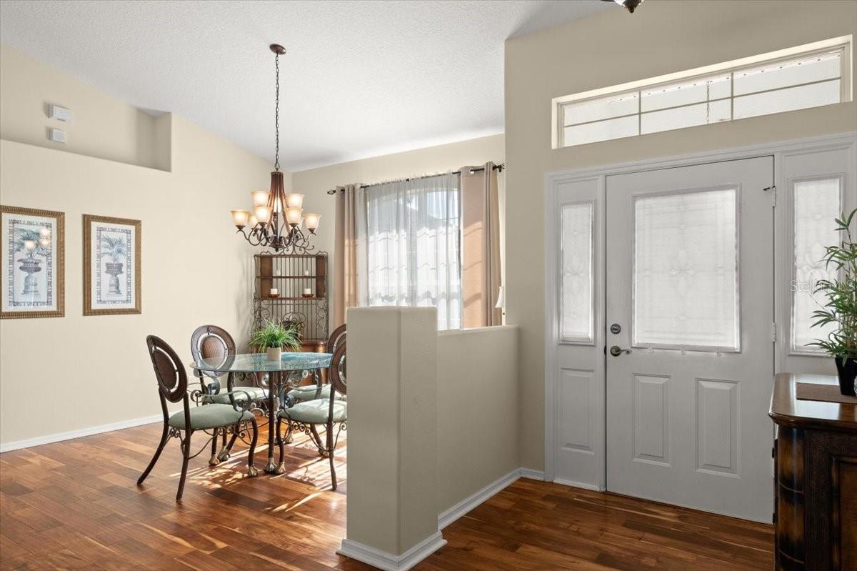 17 LAKESIDE PL E