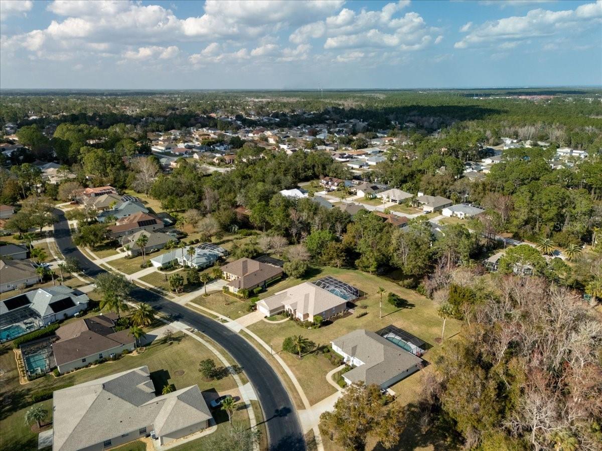 17 LAKESIDE PL E