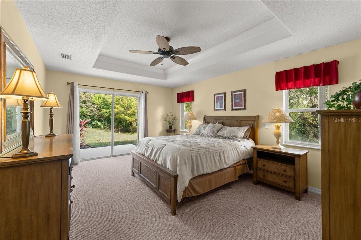 17 LAKESIDE PL E