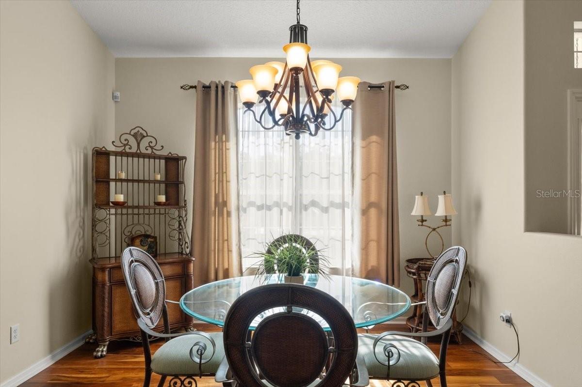 17 LAKESIDE PL E