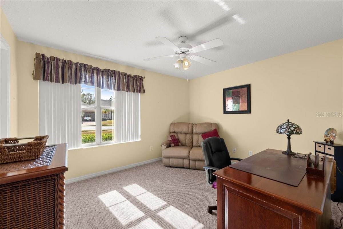 17 LAKESIDE PL E