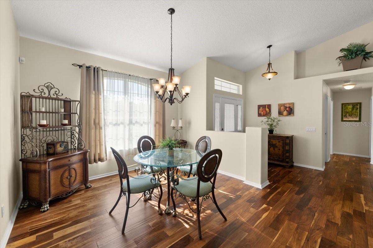 17 LAKESIDE PL E