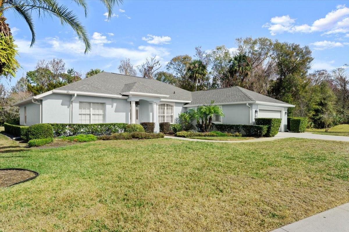 17 LAKESIDE PL E
