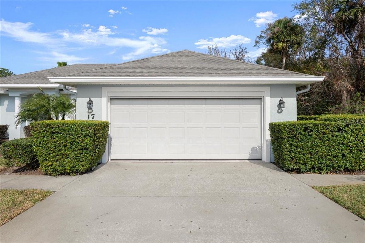 17 LAKESIDE PL E