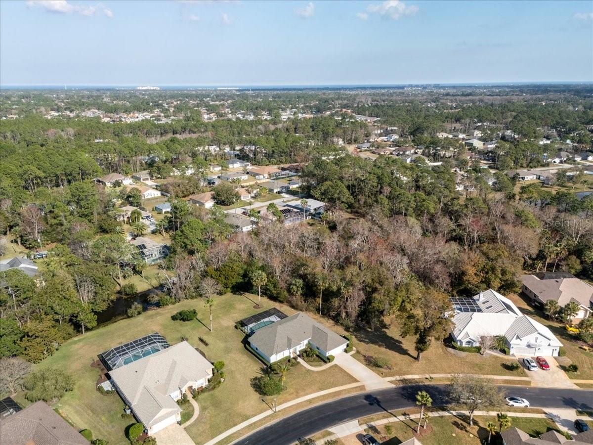 17 LAKESIDE PL E