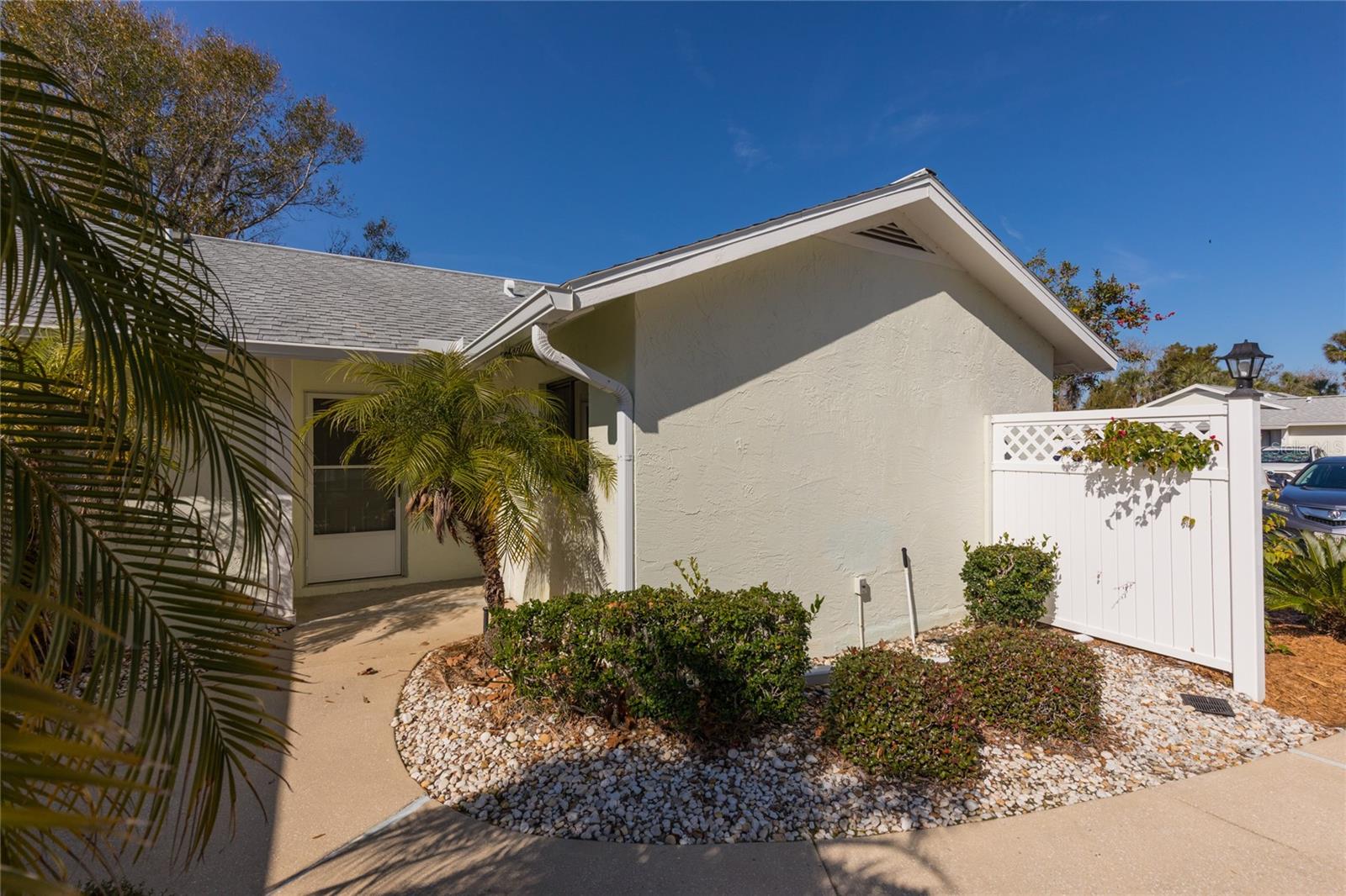 25 LAKE FOREST PL