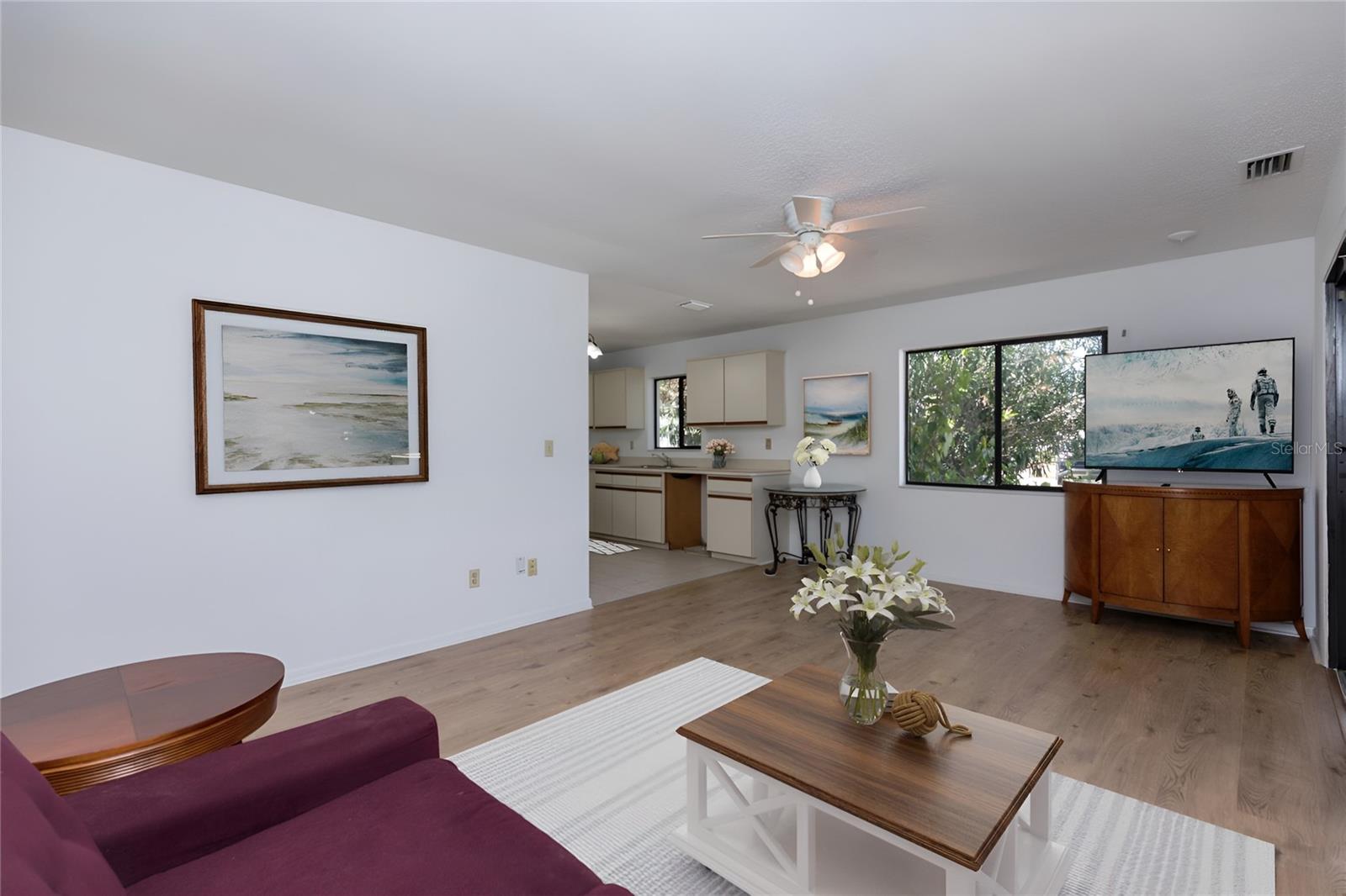 25 LAKE FOREST PL