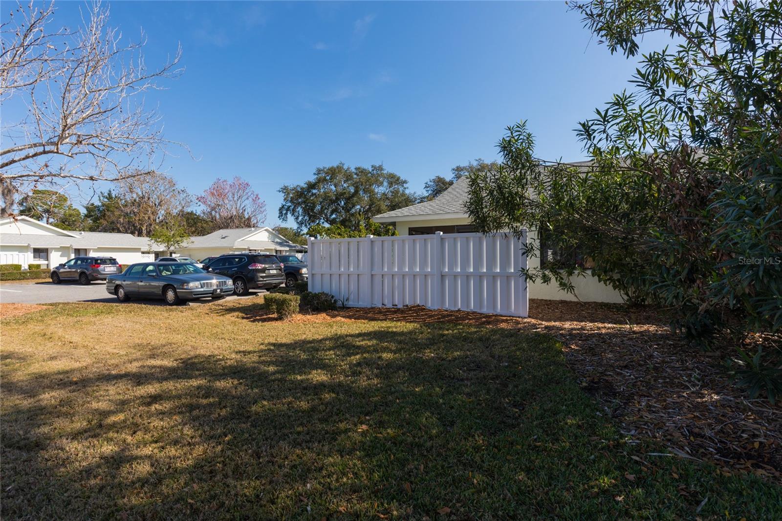 25 LAKE FOREST PL
