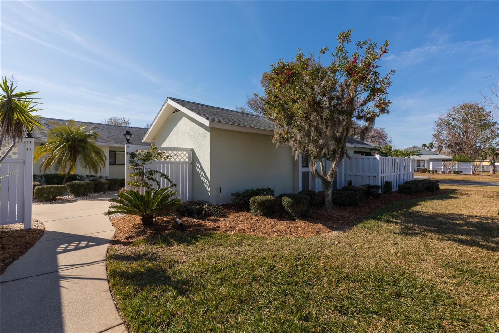 25 LAKE FOREST PL
