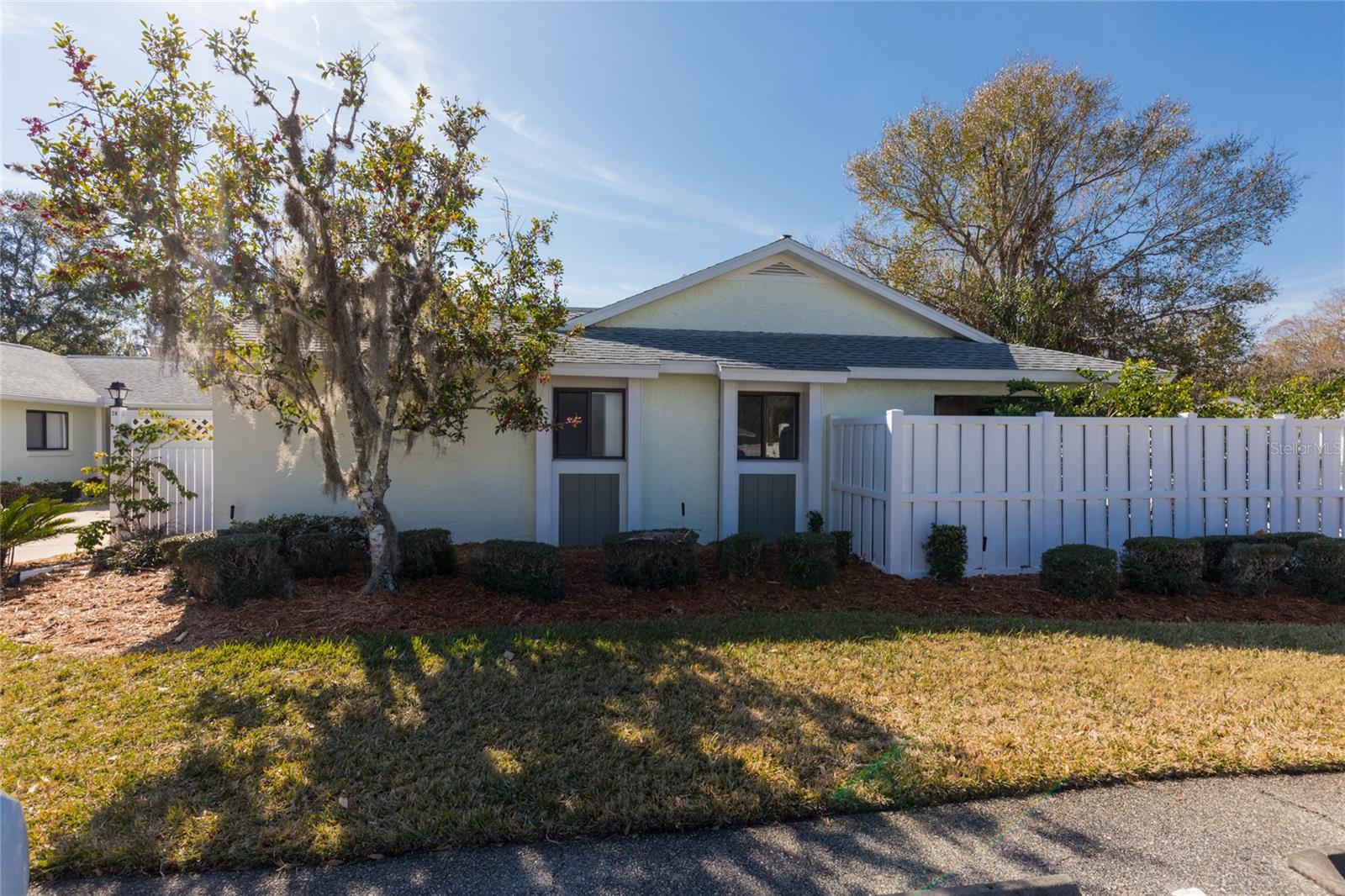 25 LAKE FOREST PL