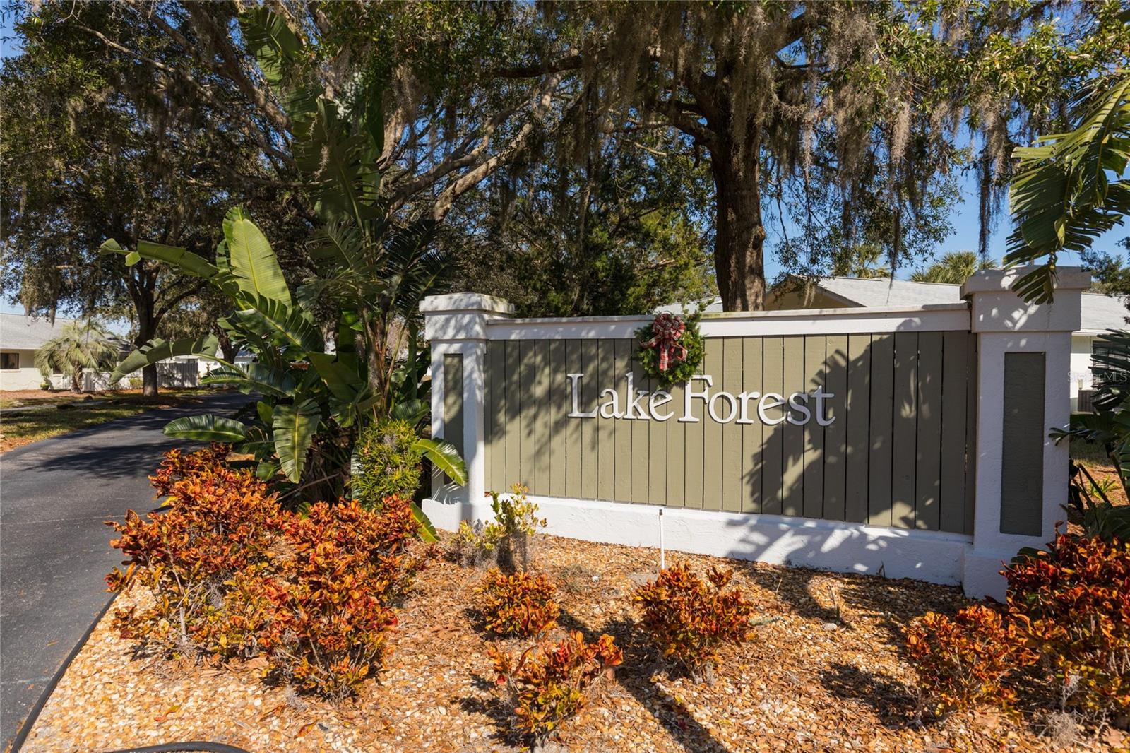 25 LAKE FOREST PL
