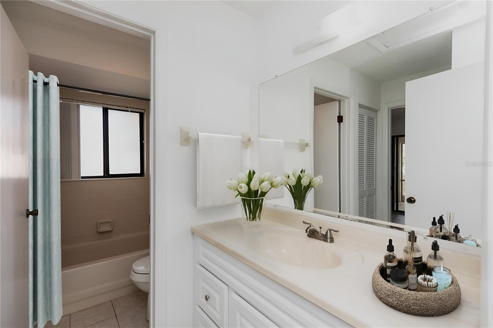 25 LAKE FOREST PL