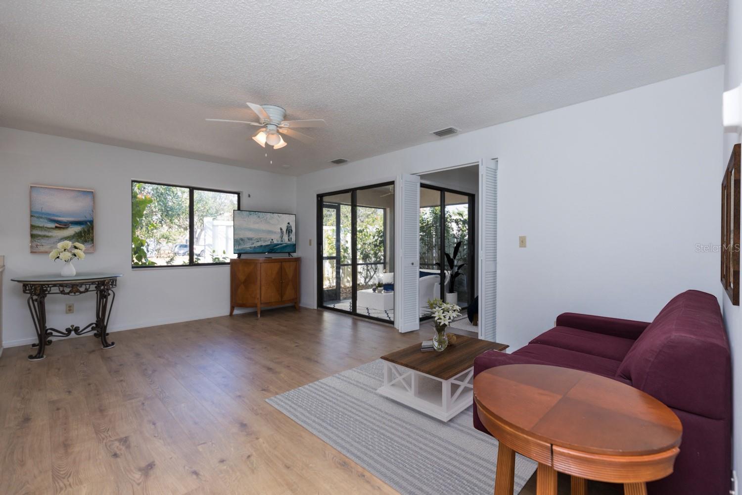 25 LAKE FOREST PL