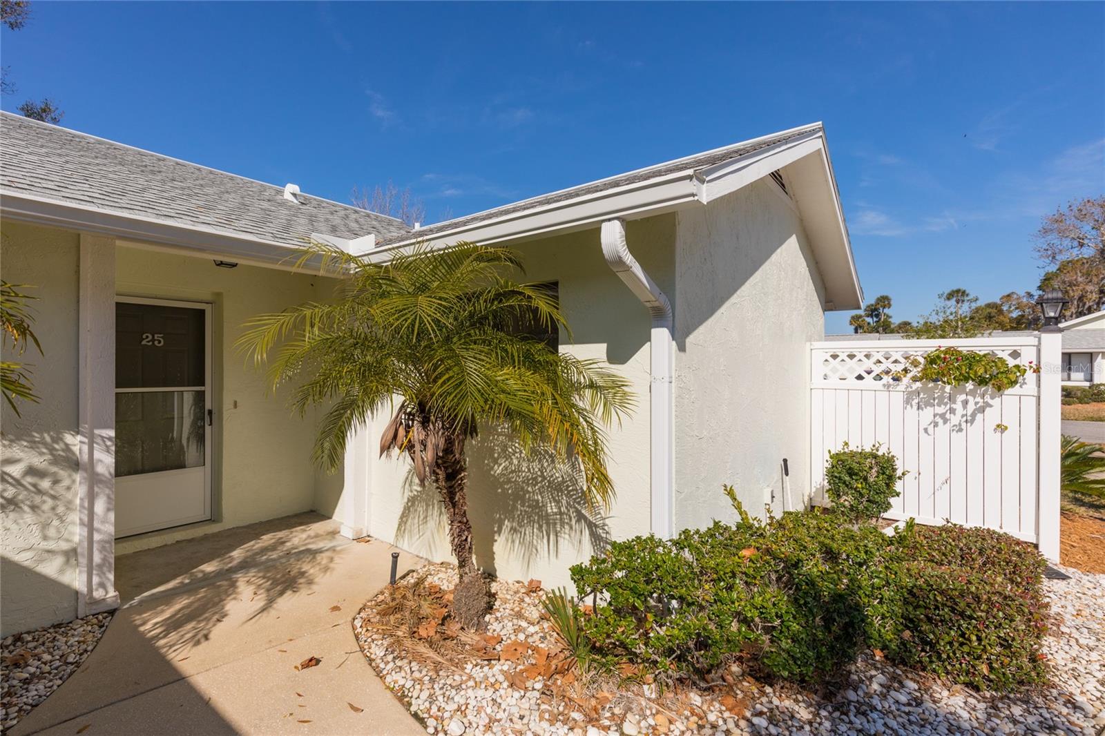25 LAKE FOREST PL