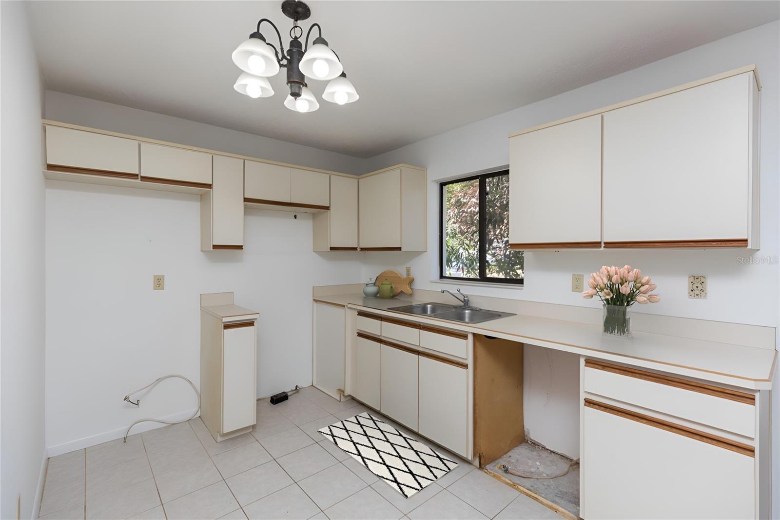 25 LAKE FOREST PL