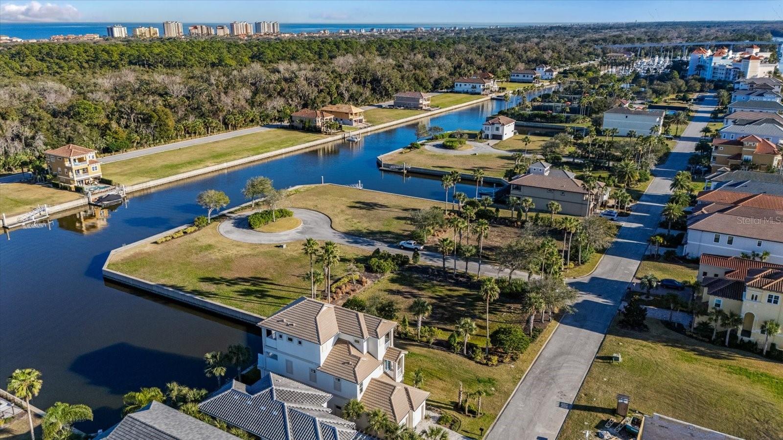 279 YACHT HARBOR DR