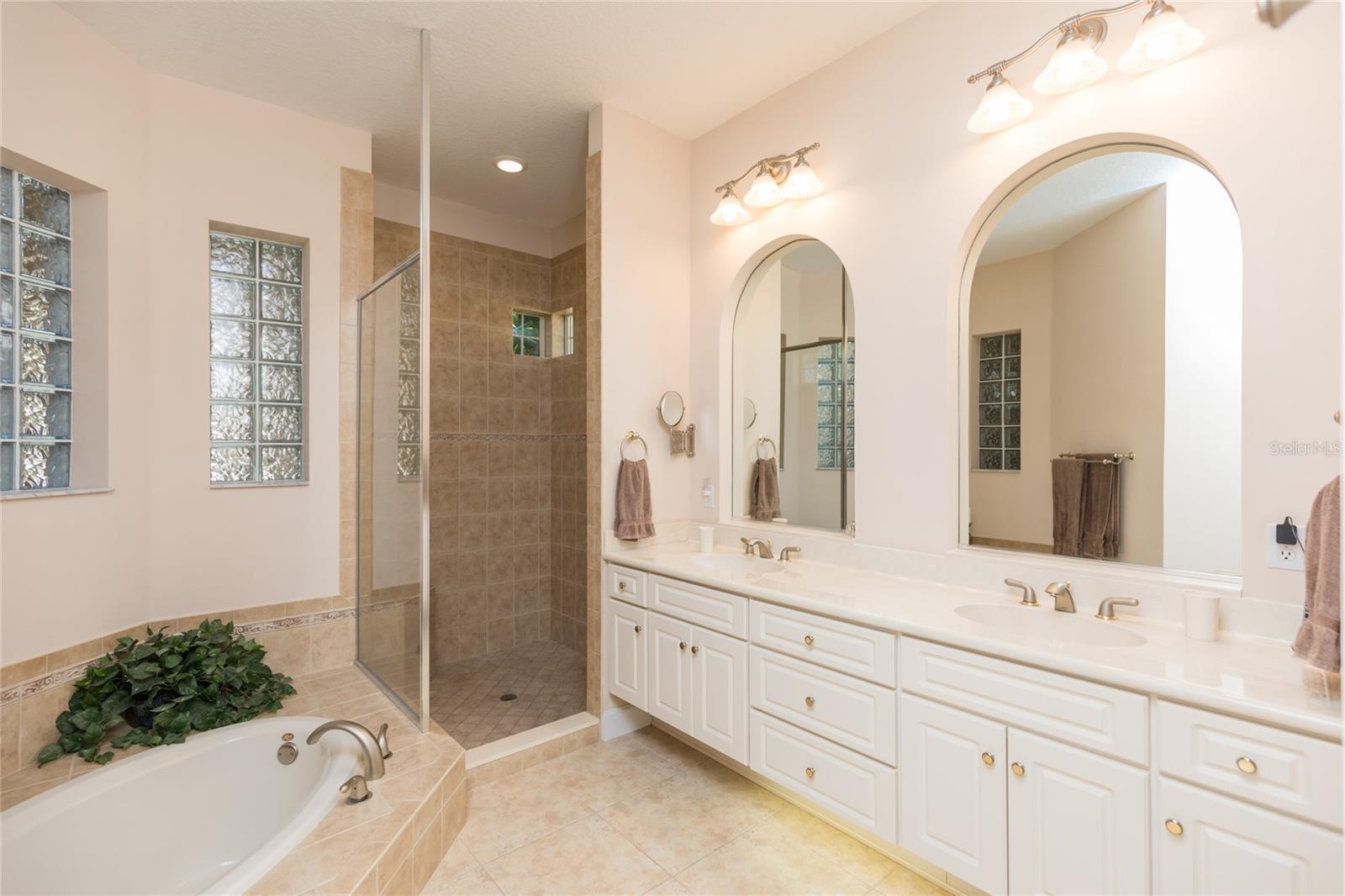 31 SOUTHLAKE DR