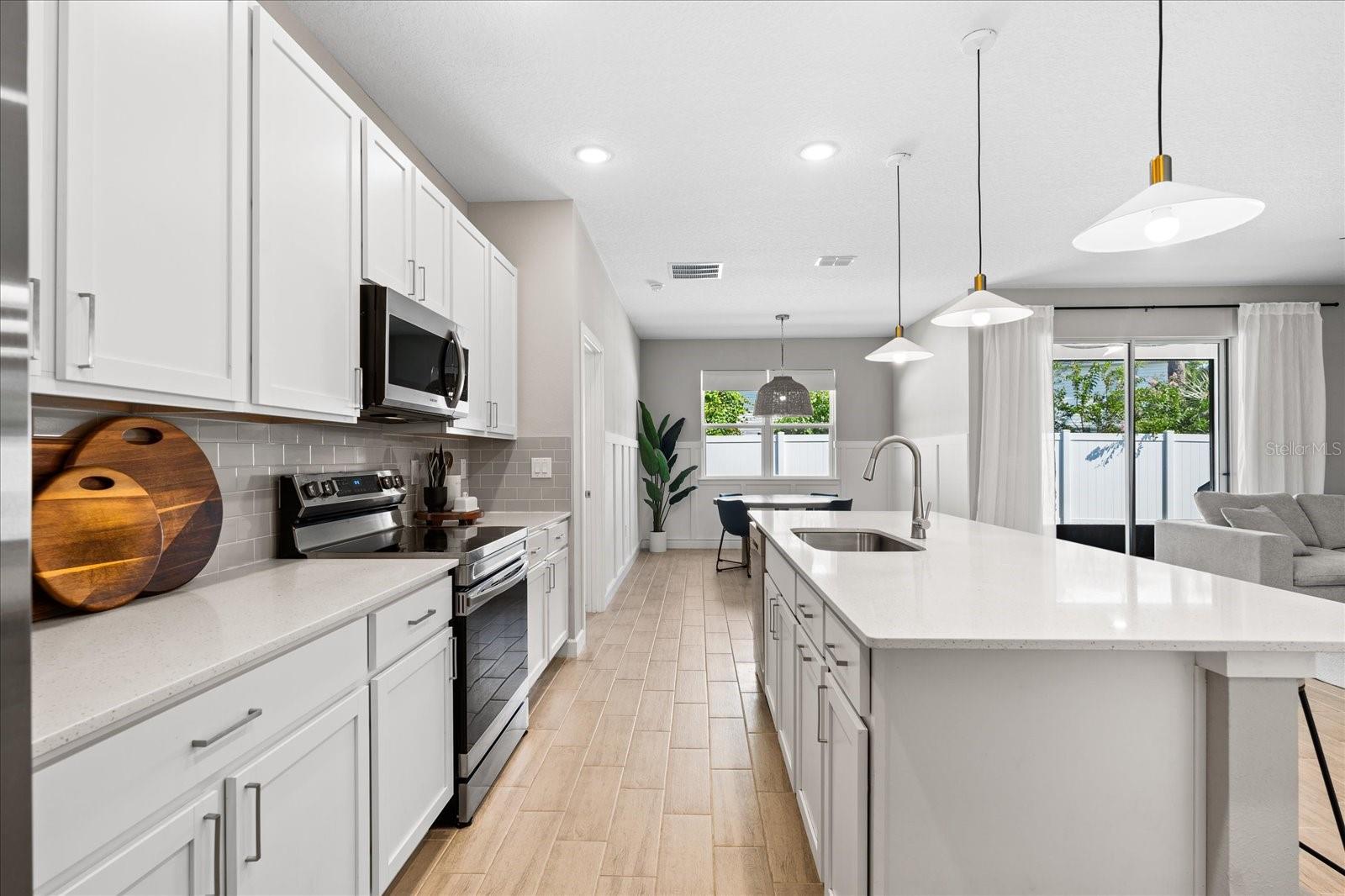 4 ZAUNSTOWN PL