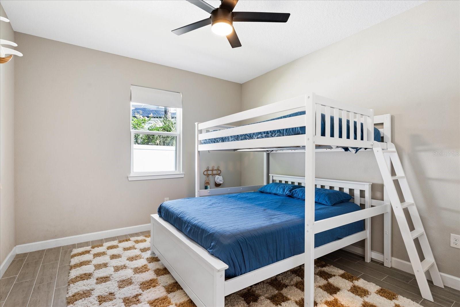 4 ZAUNSTOWN PL