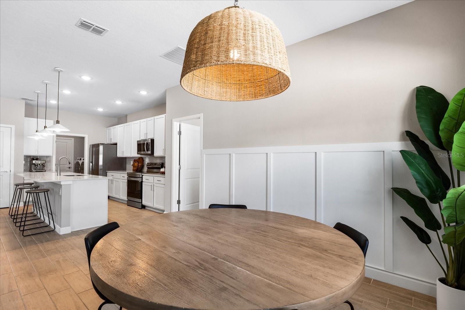 4 ZAUNSTOWN PL