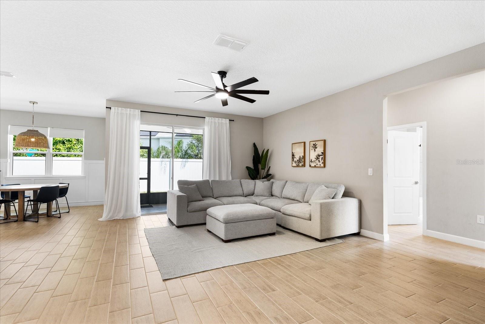 4 ZAUNSTOWN PL