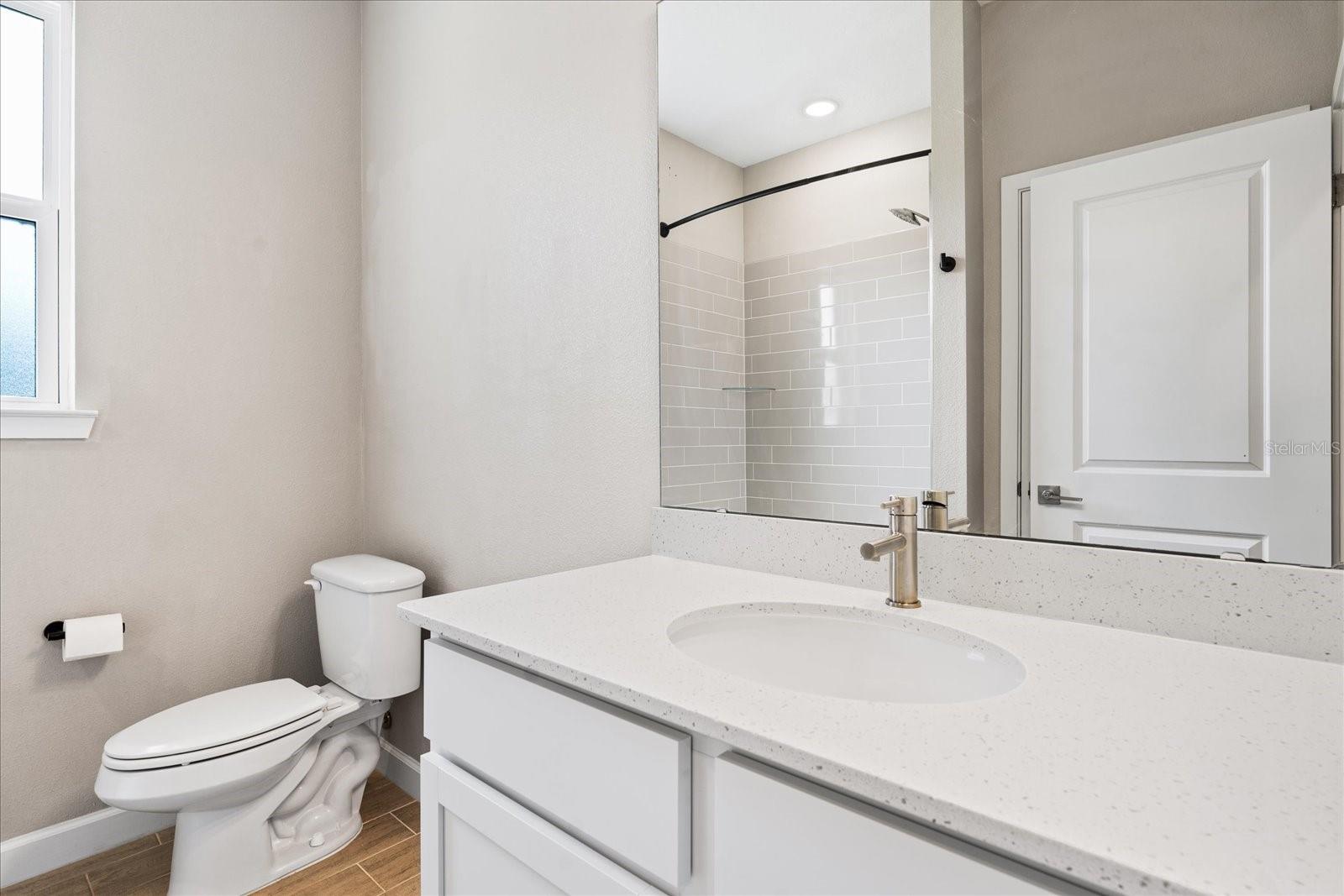 4 ZAUNSTOWN PL
