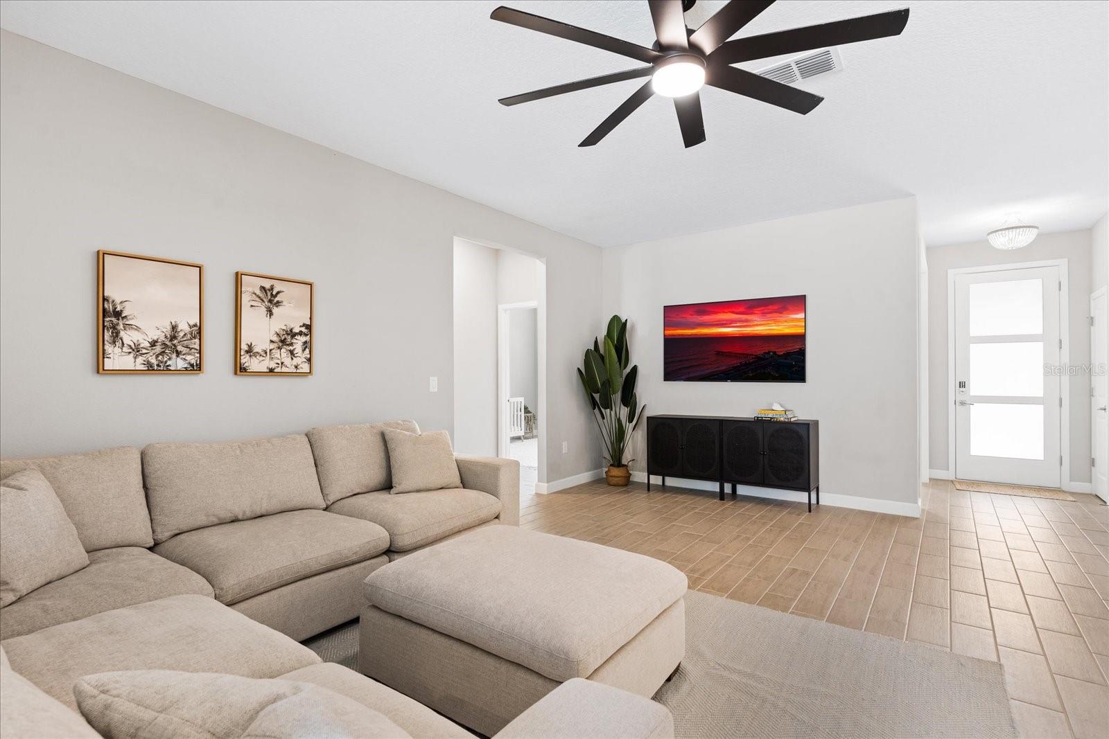 4 ZAUNSTOWN PL