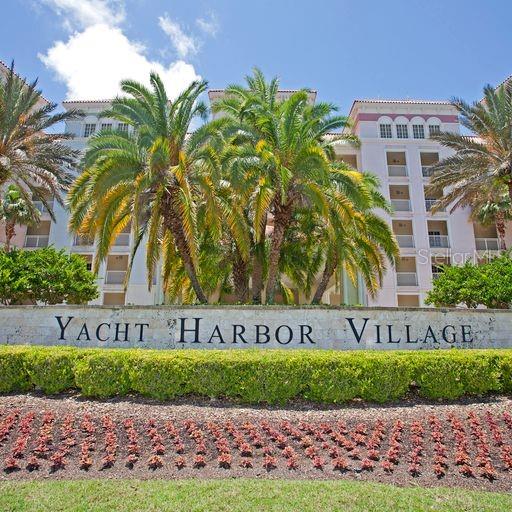 272 YACHT HARBOR DR