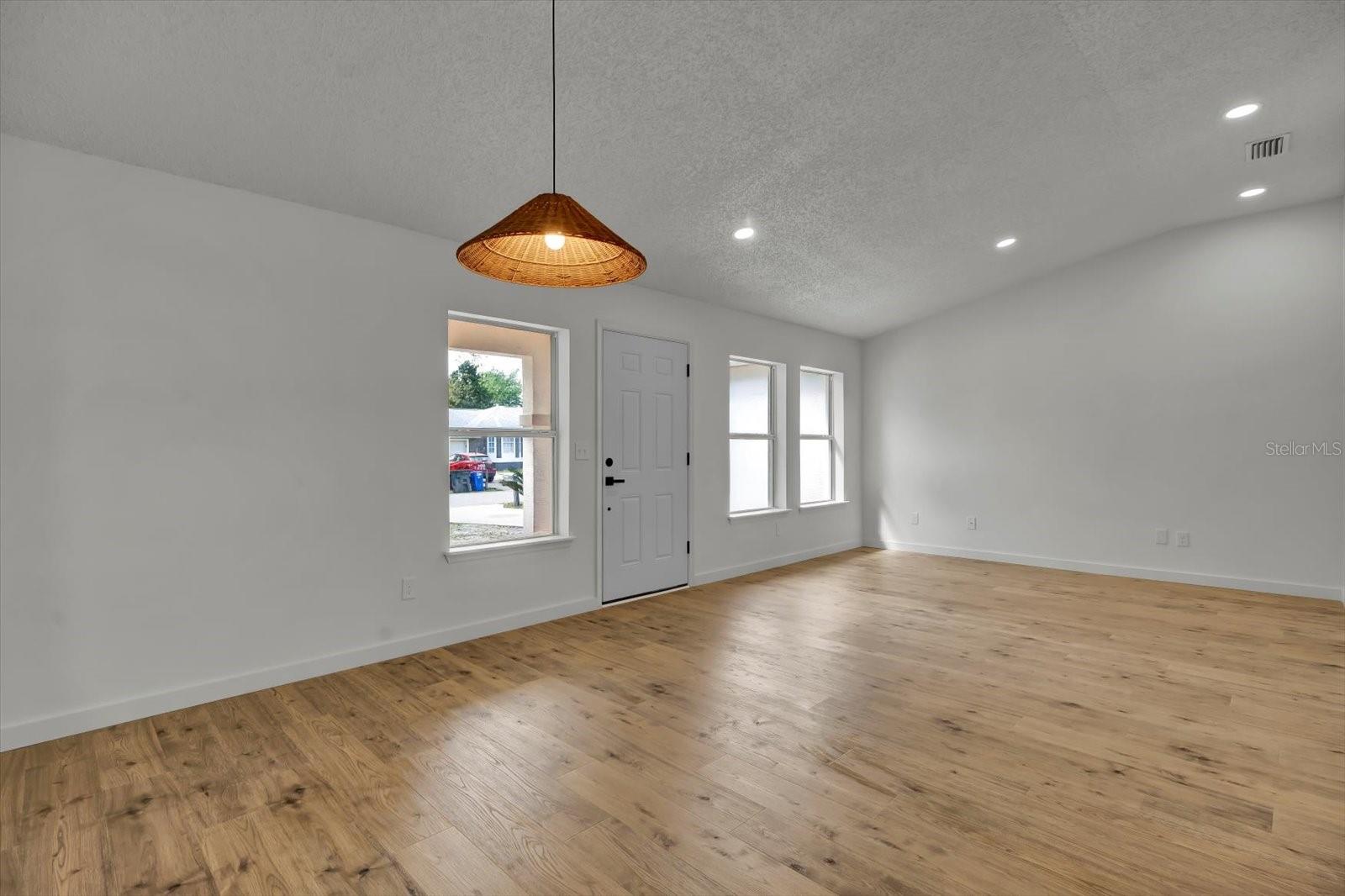 89 ROSE DR