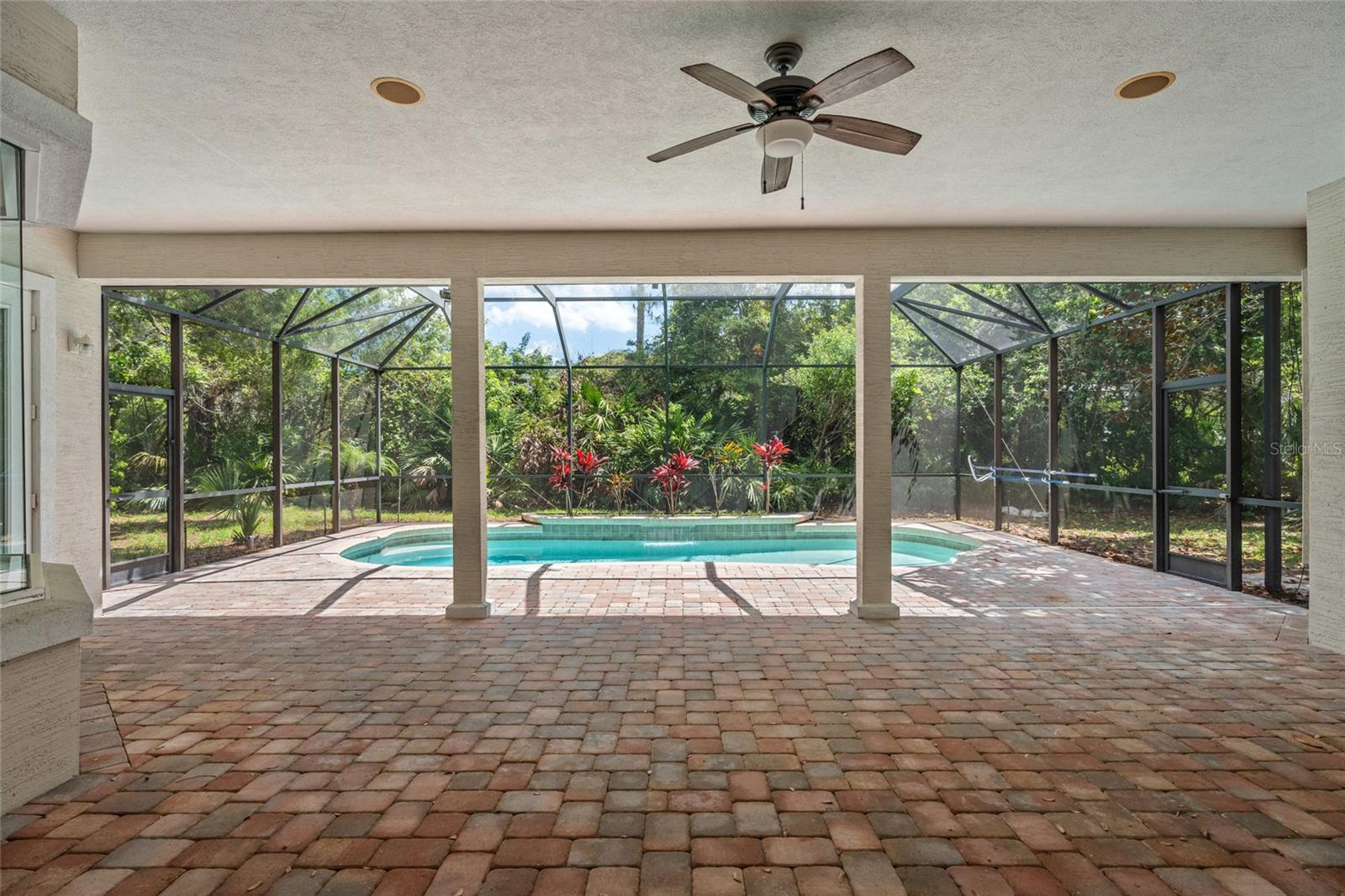 8 N VILLAGE DR