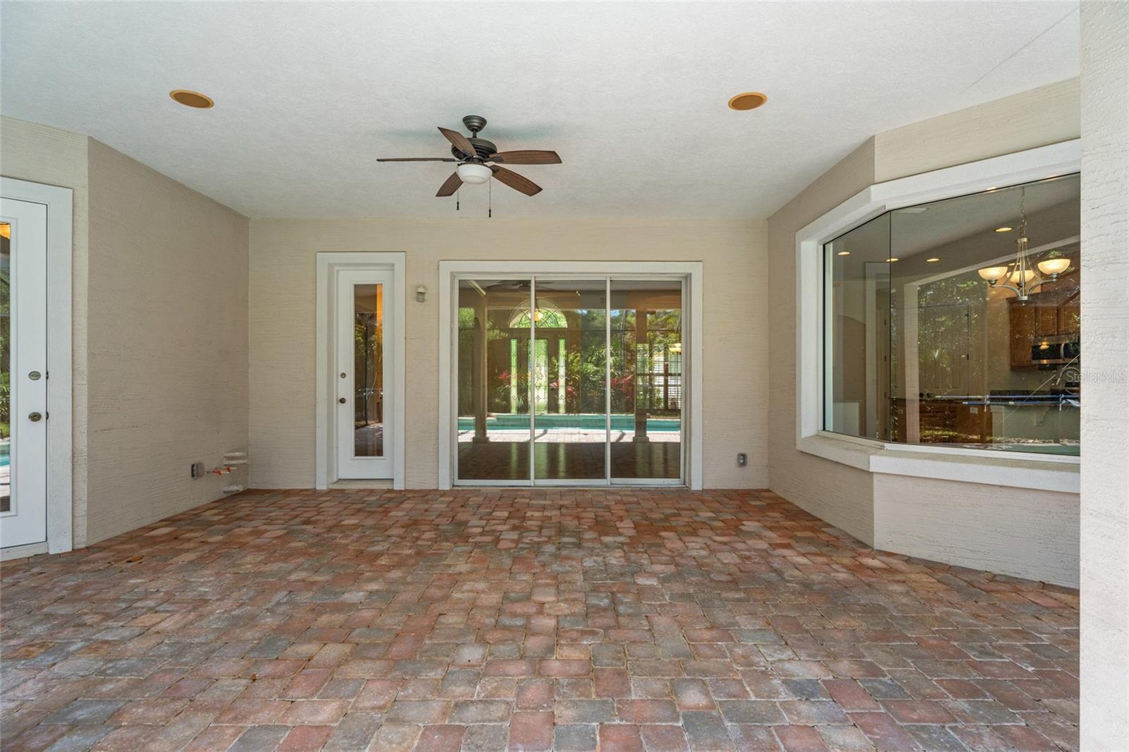 8 N VILLAGE DR
