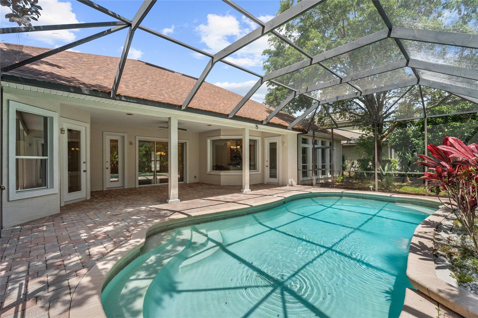 8 N VILLAGE DR