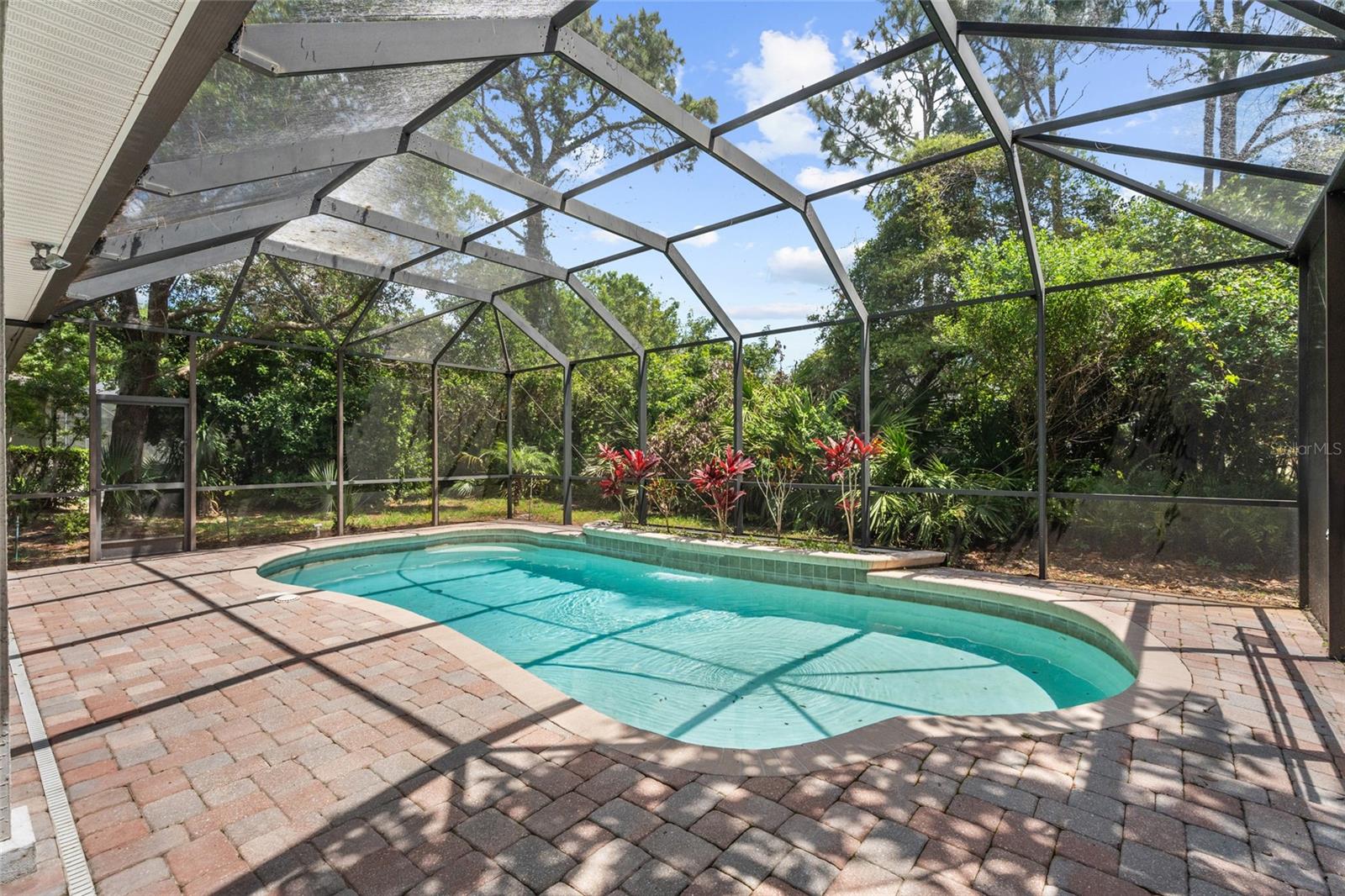 8 N VILLAGE DR