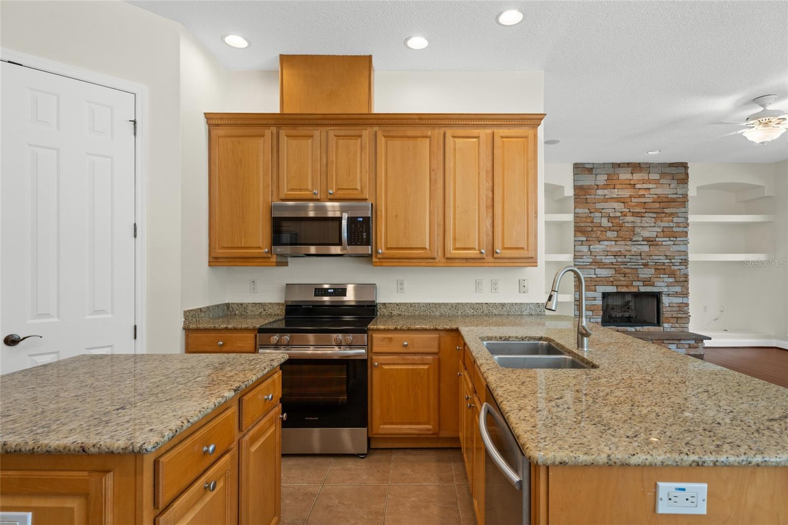 8 N VILLAGE DR