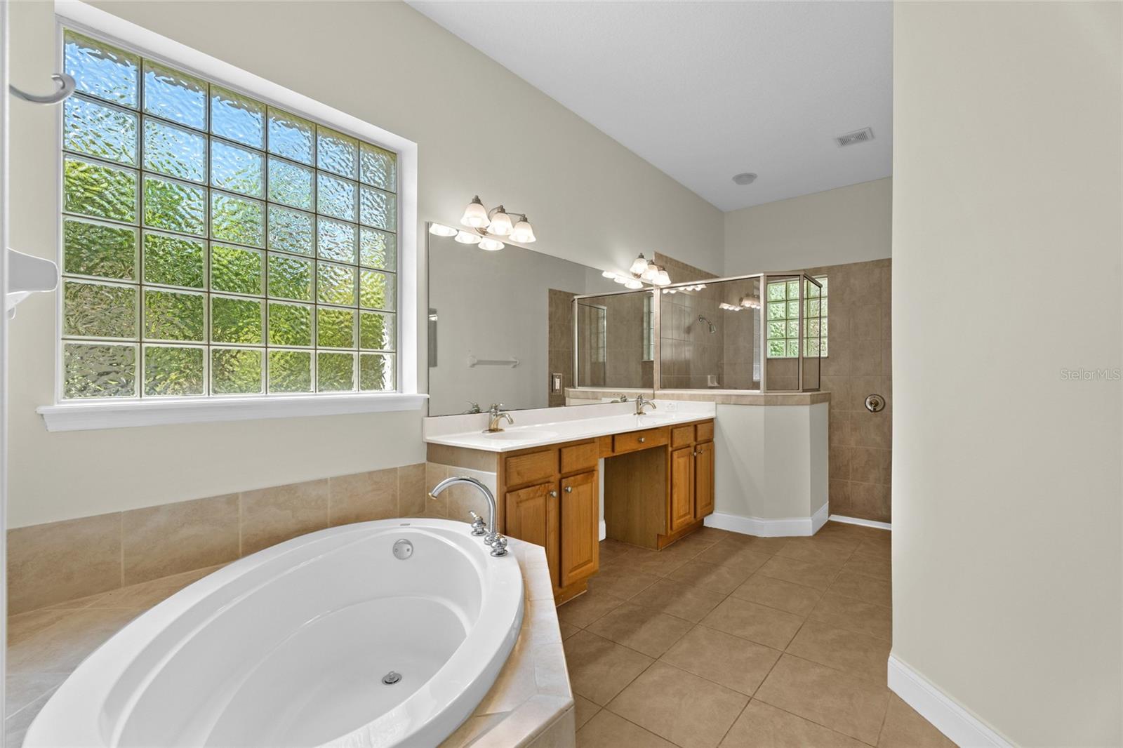 8 N VILLAGE DR